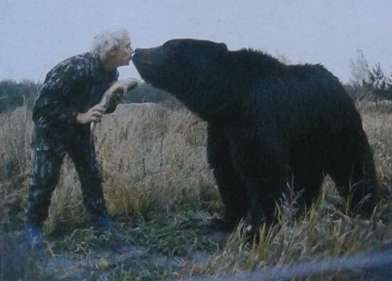 Egy régi fantasztikus kép Kósa József és a medve