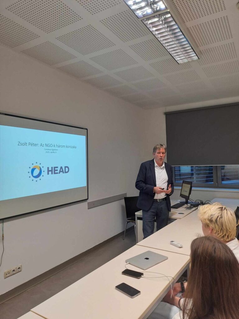 Az NGO-k három korszaka